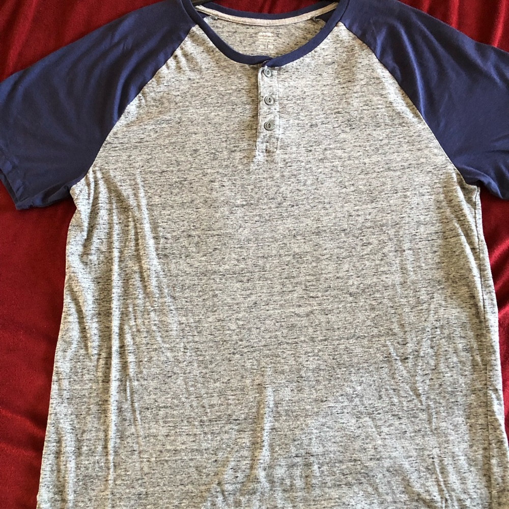 5/$20 Old Navy Mens XL Blue shoulder/arms with Gray heathered T-shirt